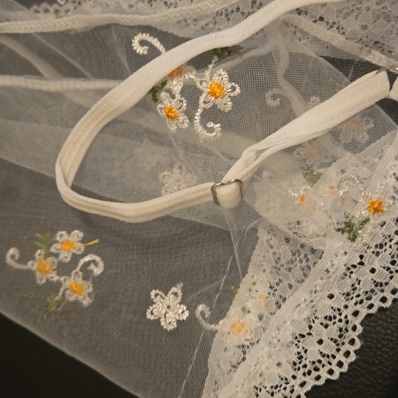 NWOT - Popsi White Lingerie w/ Daisy Detailing - Bridal - Picture 3 of 5
